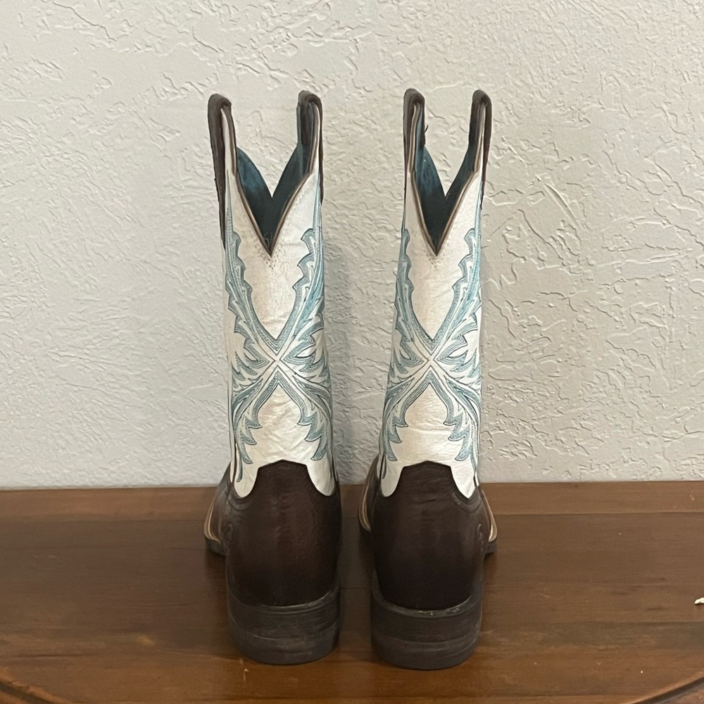 Ariat Brown Leather Western Boots with White Shaft and Beautiful Stitching NWOT - Picture 4 of 14